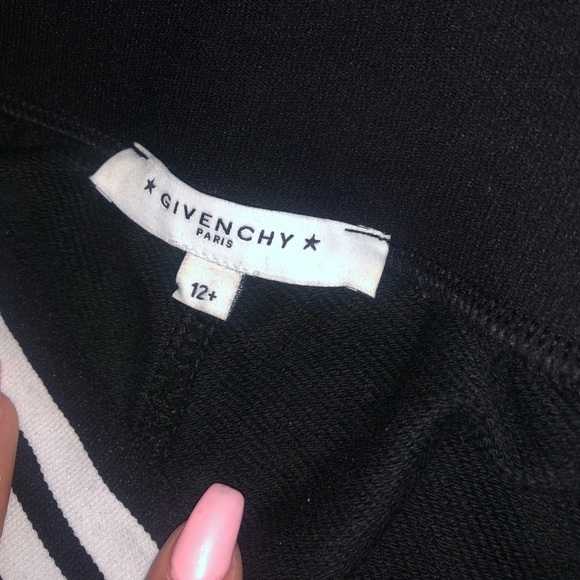 Givenchy shorts Authentic - Picture 3 of 3